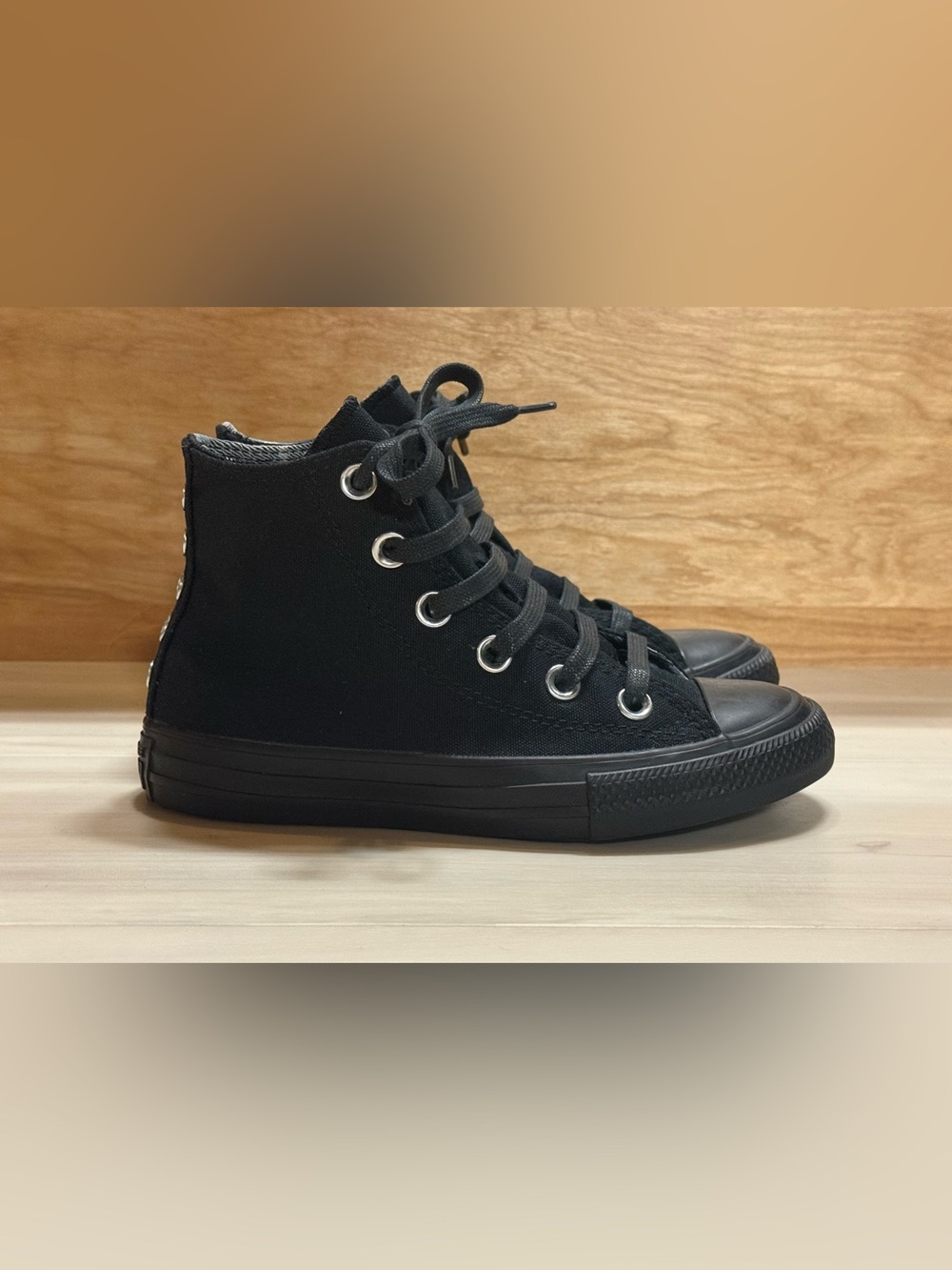 Kids Chuck Taylor High-Top Converse in all Black